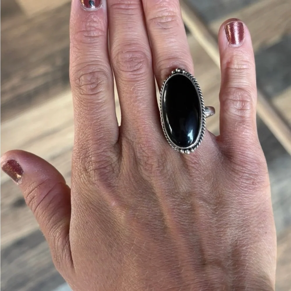 Elegant Black onyx Oval Ring - Picture 1 of 4